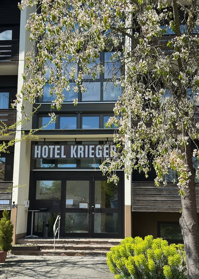 Willkommen im familiengeführten Hotel Krieger in Mariaort – Ihr bayerisches Traditionshaus direkt am Fünf-Flüsse-Radweg bei Regensburg.